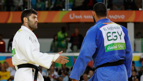 Egypt_israel_judo_hand_shake_rio-olympics-judo-men_webf_ap